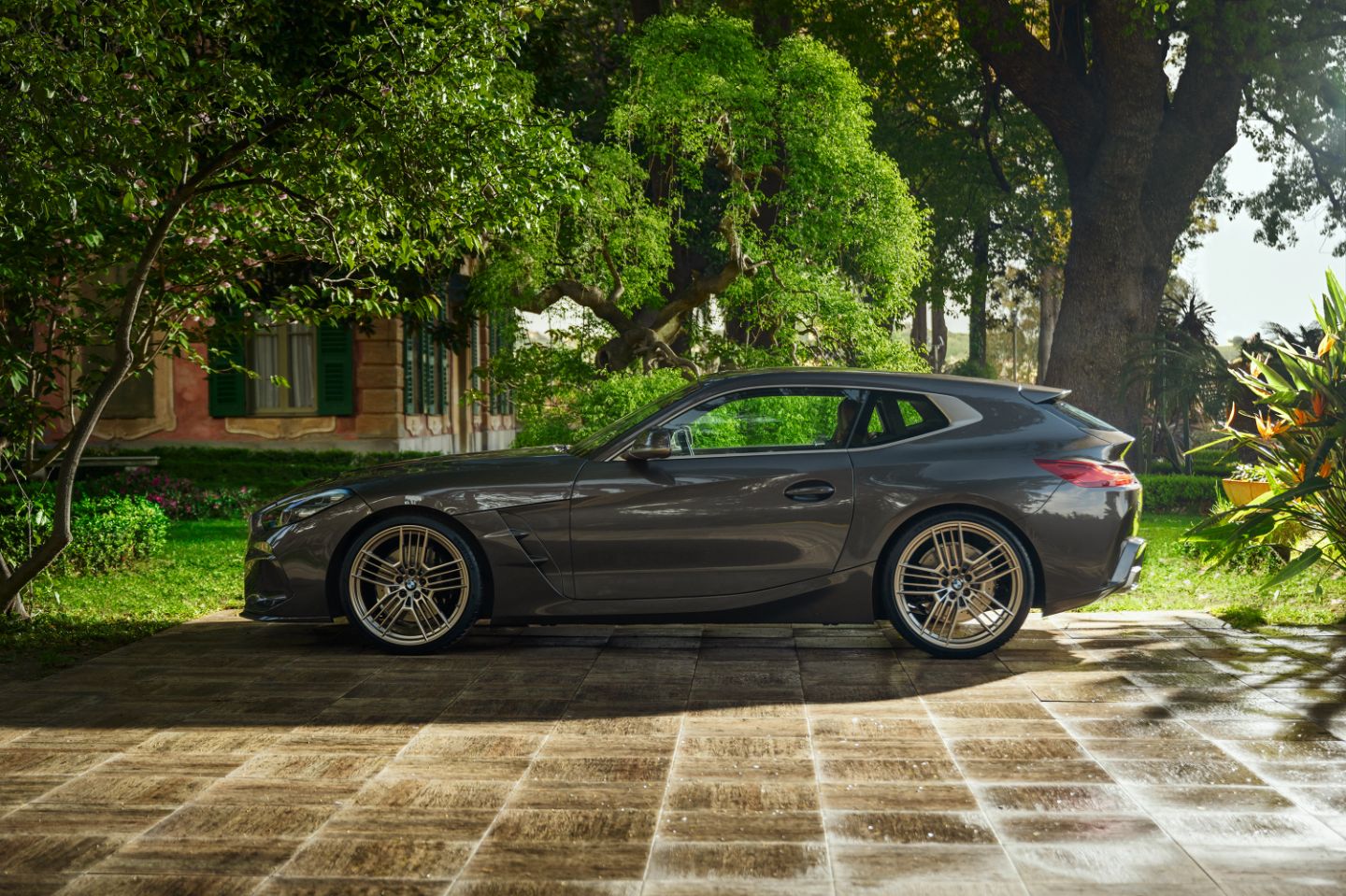 The BMW Concept Touring Coupé represents a dynamic contemporary take on a body shape steeped in tradition. 